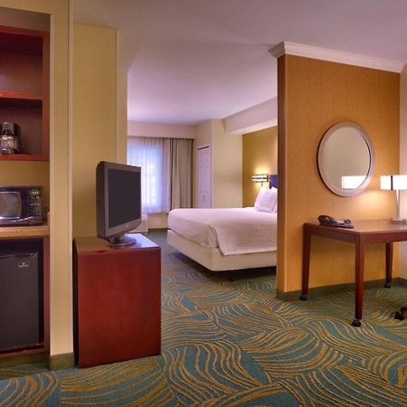Springhill Suites By Marriott Сідар-Сіті Екстер'єр фото